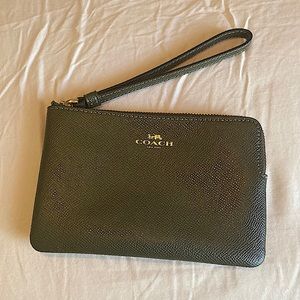 Coach Green Leather Zip Wristlet Wallet NWOT